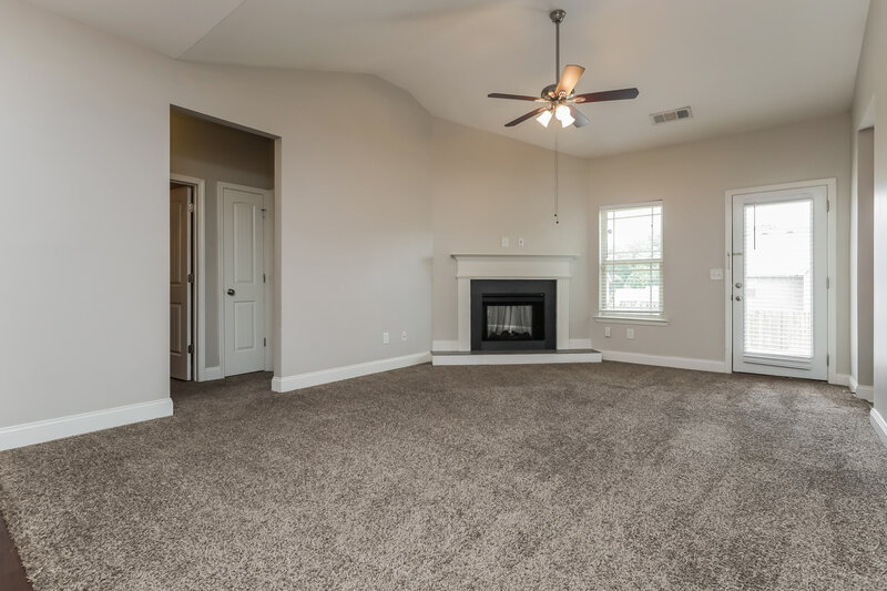 2,040/Mo, 547 Joneus Drive McDonough, GA 30252 Living Room View