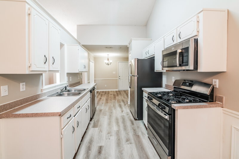 1,950/Mo, 47 Noah Dr Newnan, GA 30265 Kitchen View