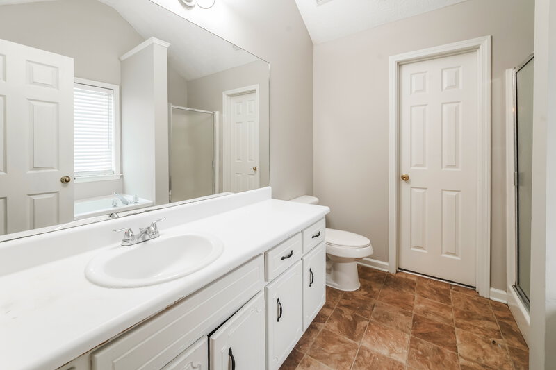 1,950/Mo, 47 Noah Dr Newnan, GA 30265 Main Bathroom View