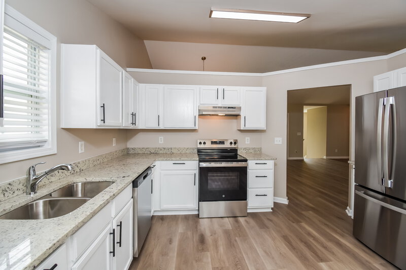 2,110/Mo, 6561 Snowbird Ln Douglasville, GA 30134 Kitchen View