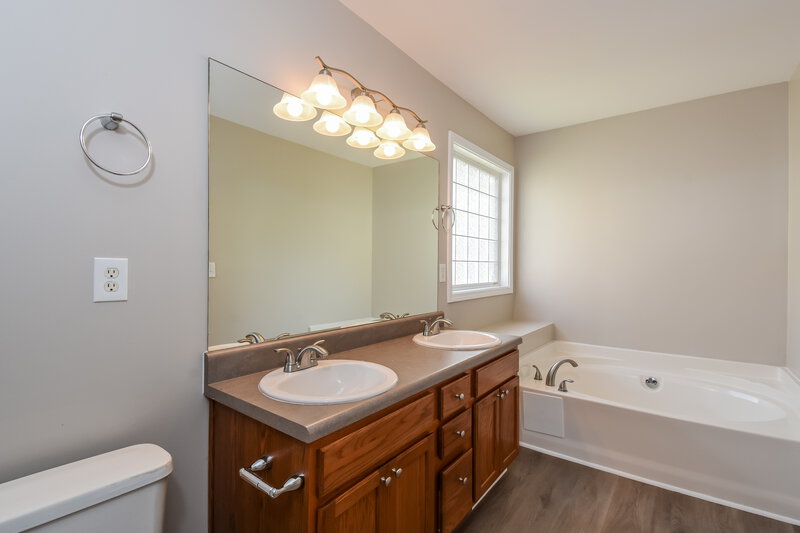 2,110/Mo, 6561 Snowbird Ln Douglasville, GA 30134 Main Bathroom View