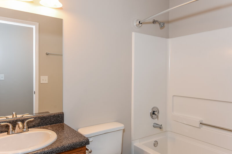 2,110/Mo, 6561 Snowbird Ln Douglasville, GA 30134 Bathroom View