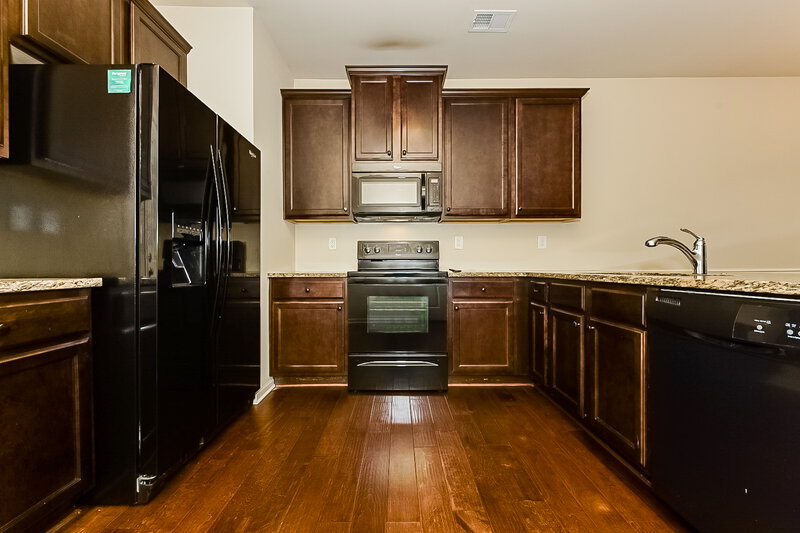 2,910/Mo, 150 Seabreeze Way Newnan, GA 30265 Kitchen View