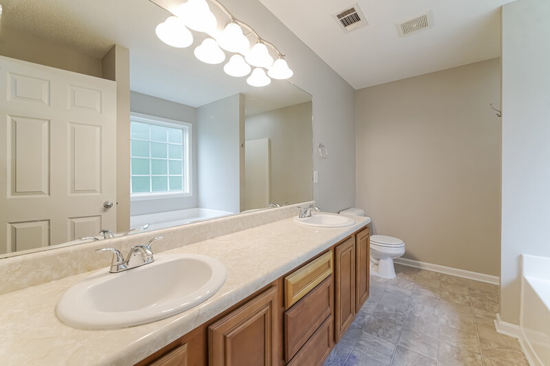 2,155/Mo, 427 Steadham Ct Temple, GA 30179 Main Bathroom View