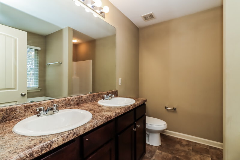 1,720/Mo, 284 Camellia Way Dallas, GA 30132 Main Bathroom View