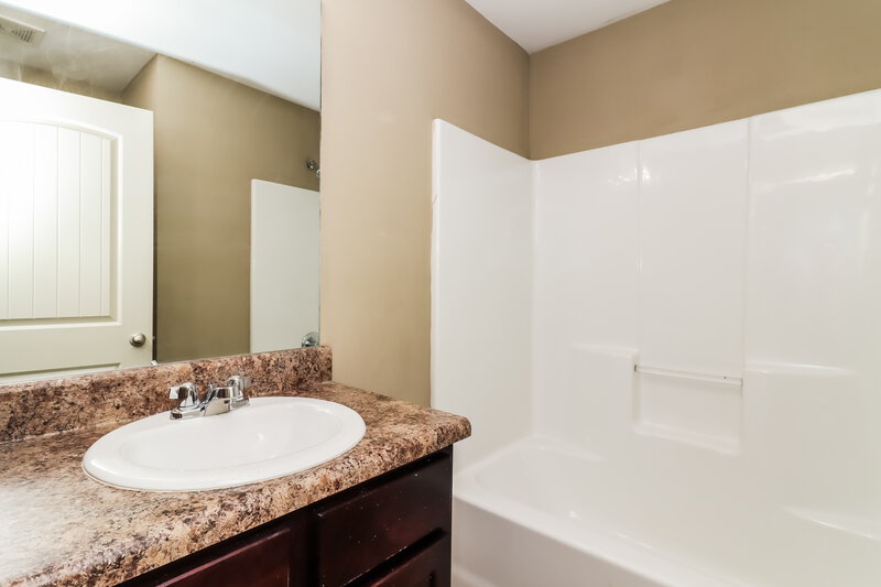 1,720/Mo, 284 Camellia Way Dallas, GA 30132 Bathroom View