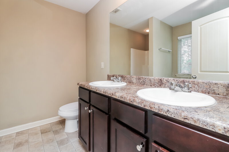 1,960/Mo, 293 Camellia Way Dallas, GA 30132 Main Bathroom View