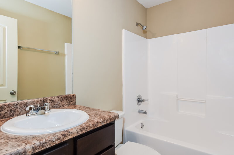 1,775/Mo, 161 Crescent Woode Way Dallas, GA 30132 Bathroom View
