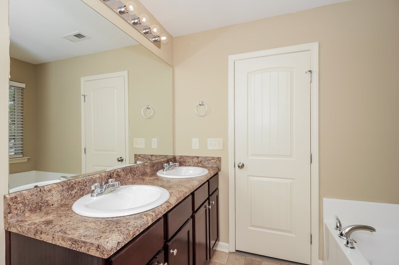 1,820/Mo, 141 Crescent Woode Way Dallas, GA 30157 Main Bathroom View
