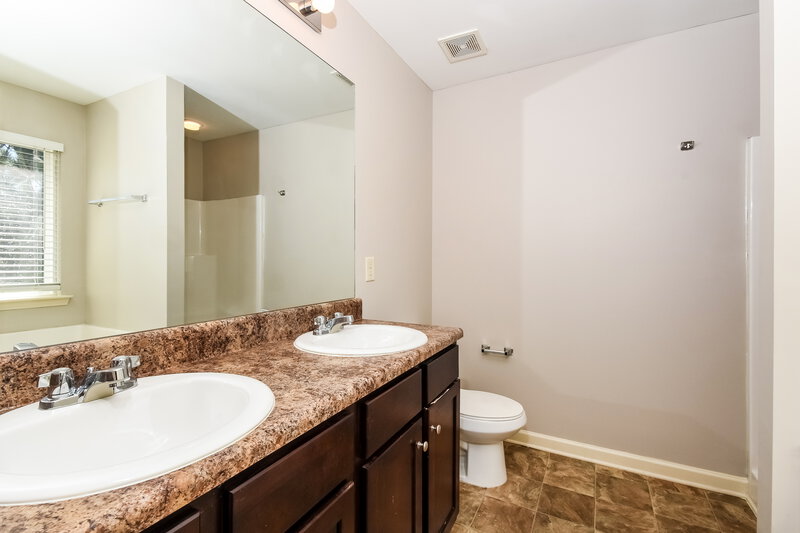 1,795/Mo, 66 Crescent Ln Dallas, GA 30157 Main Bathroom View