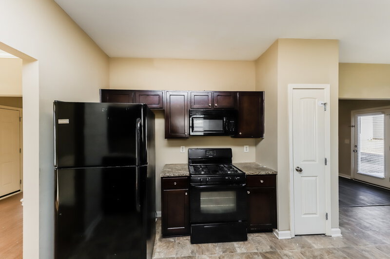 1,895/Mo, 73 Crescent Ln Dallas, GA 30157 Kitchen View 2