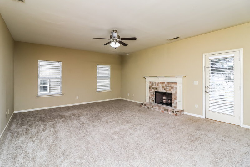 1,925/Mo, 66 Crescent Woode Way Dallas, GA 30157 Living Room View