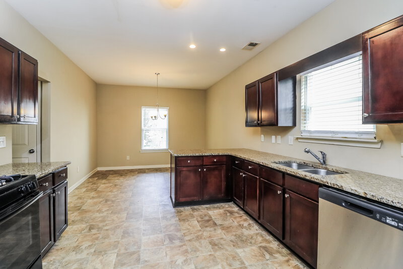 1,925/Mo, 66 Crescent Woode Way Dallas, GA 30157 Kitchen View