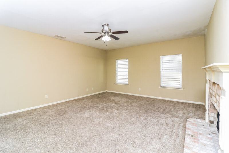 1,925/Mo, 66 Crescent Woode Way Dallas, GA 30157 Family Room View 2