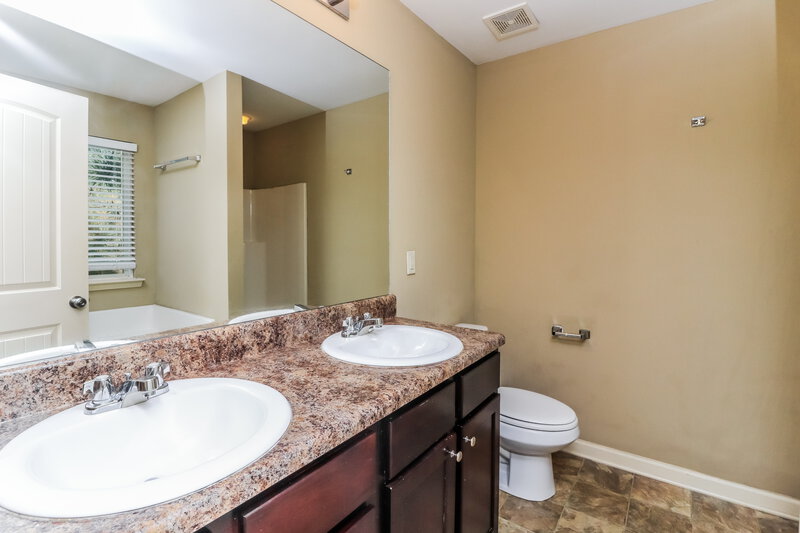 1,925/Mo, 66 Crescent Woode Way Dallas, GA 30157 Main Bathroom View