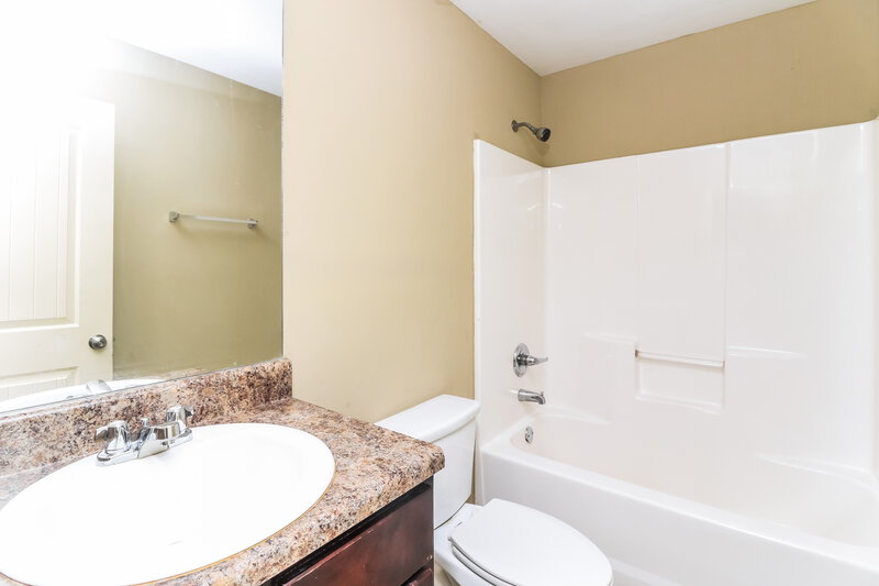 1,925/Mo, 66 Crescent Woode Way Dallas, GA 30157 Bathroom View