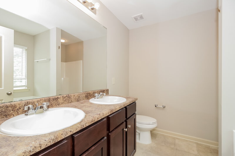 2,120/Mo, 38 Crescent Ln Dallas, GA 30132 Main Bathroom View