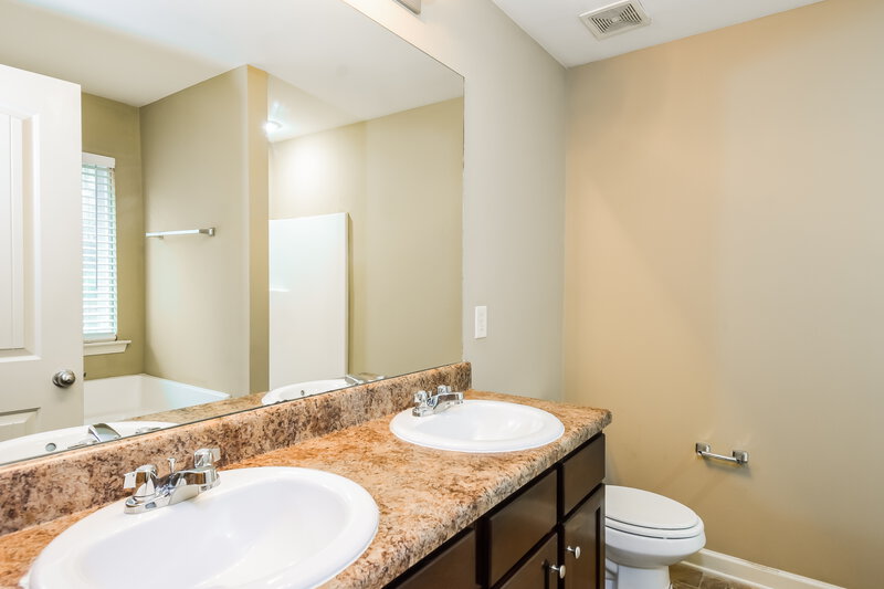 1,725/Mo, 48 Crescent Ln Dallas, GA 30132 Main Bathroom View