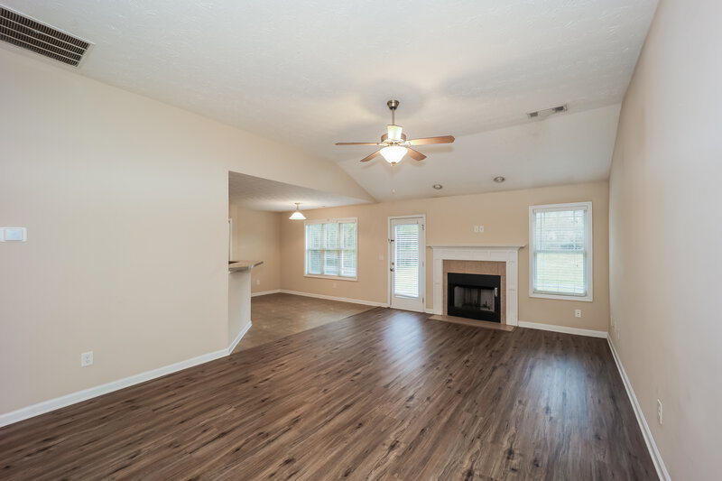 1,730/Mo, 21 Saint Charles Pl Grantville, GA 30220 Living Room View