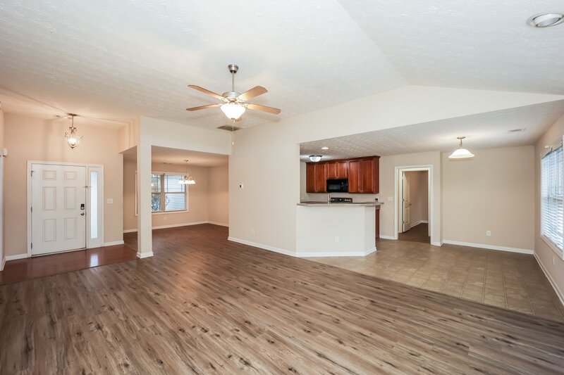 1,730/Mo, 21 Saint Charles Pl Grantville, GA 30220 Living Room View 2