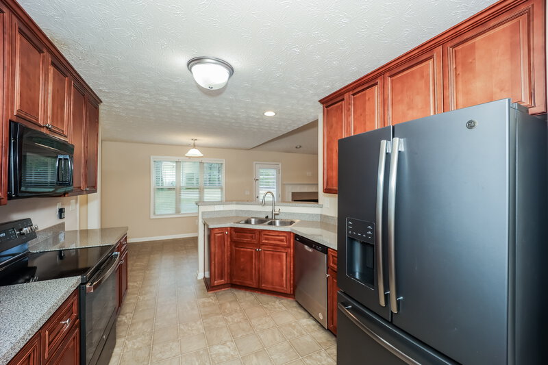 1,730/Mo, 21 Saint Charles Pl Grantville, GA 30220 Kitchen View 2