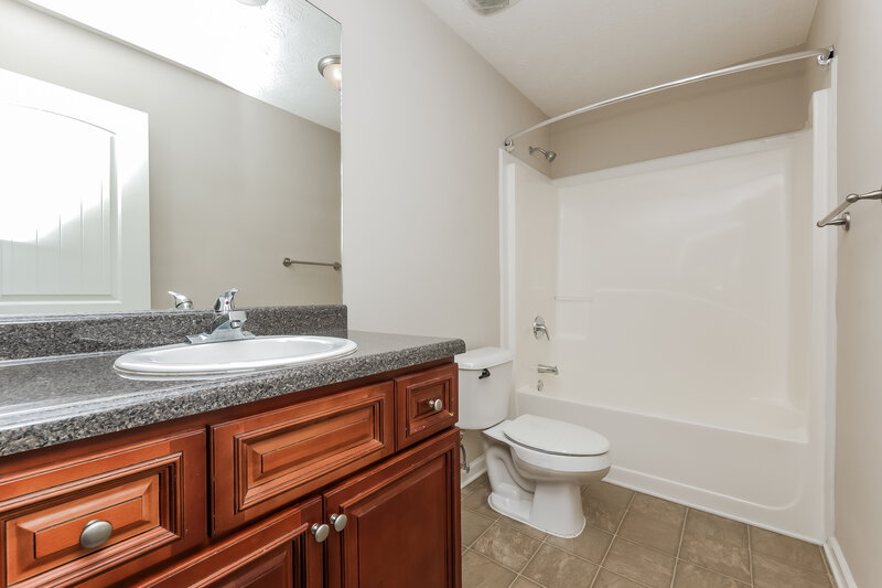 1,705/Mo, 109 Fuller Ct Grantville, GA 30220 Bathroom View
