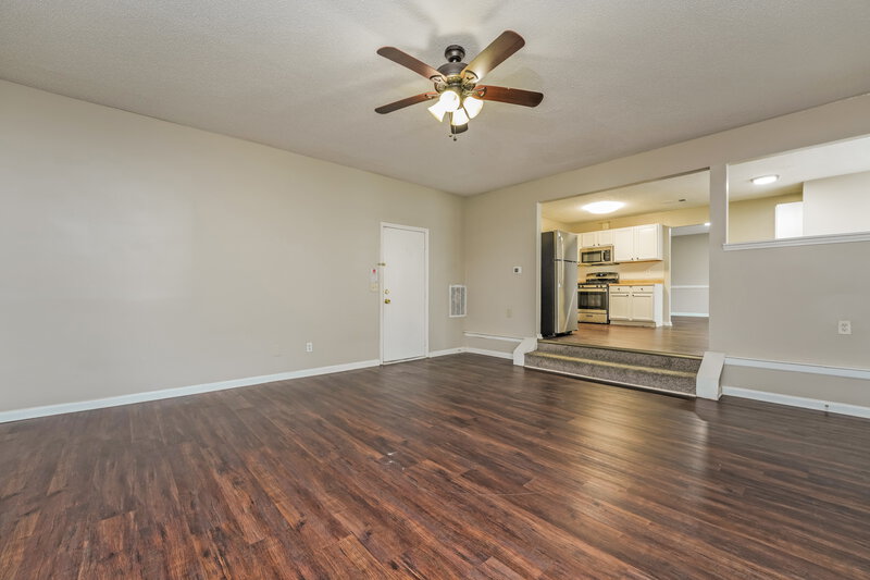 2,125/Mo, 4670 Bridle Point Pkwy Snellville, GA 30039 Living Room View 2