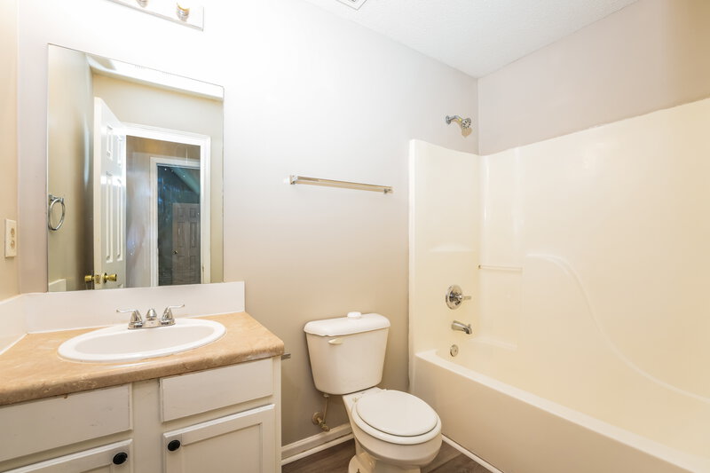 2,125/Mo, 4670 Bridle Point Pkwy Snellville, GA 30039 Bathroom View