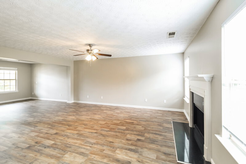 2,290/Mo, 525 McGiboney Ln Covington, GA 30016 Living Room View 2