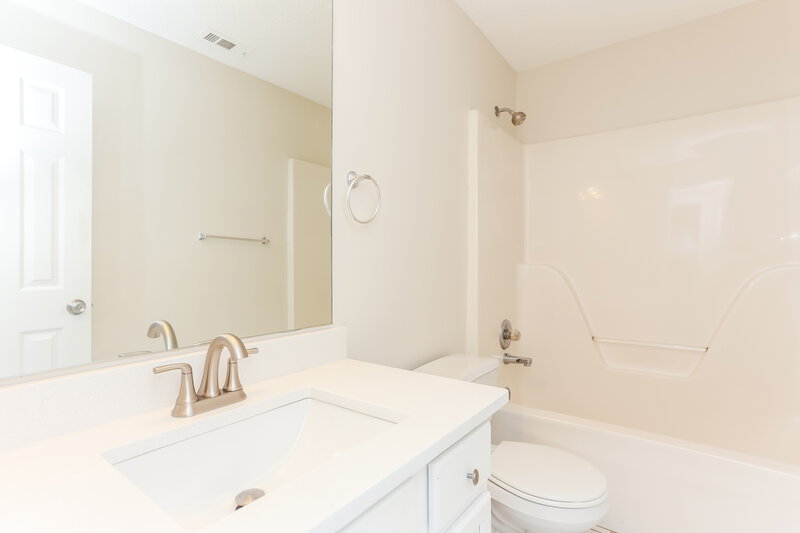 1,705/Mo, 402 Lafayette St Dallas, GA 30157 Main Bathroom View