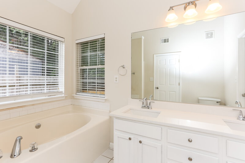 1,705/Mo, 402 Lafayette St Dallas, GA 30157 Bathroom View