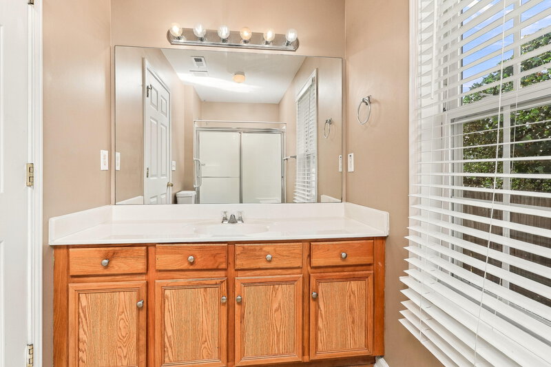 1,850/Mo, 164 Highland Falls Dr Hiram, GA 30141 Primary Bathroom View