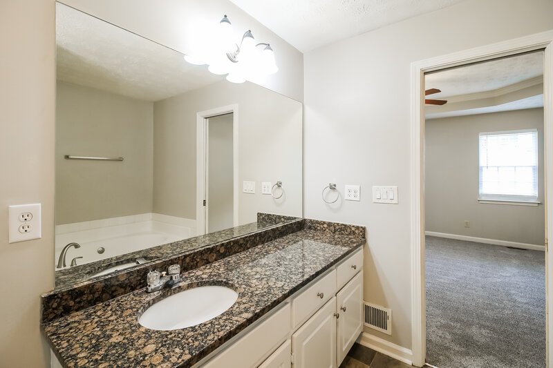1,790/Mo, 1169 Granite Ln Loganville, GA 30052 Main Bathroom View