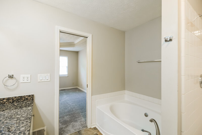 1,790/Mo, 1169 Granite Ln Loganville, GA 30052 Main Bathroom View 2