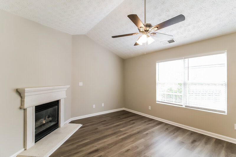2,330/Mo, 9129 Jefferson Village Dr SW Covington, GA 30014 Living Room View 2