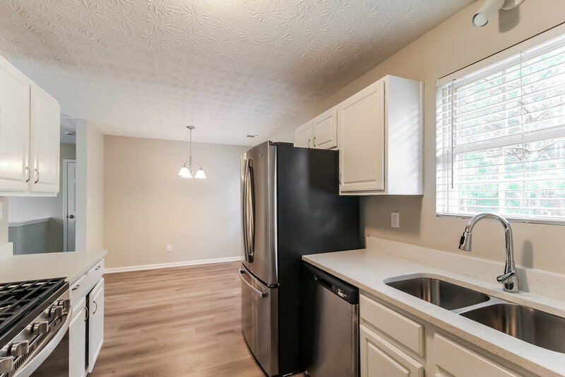 2,330/Mo, 9129 Jefferson Village Dr SW Covington, GA 30014 Kitchen View 2