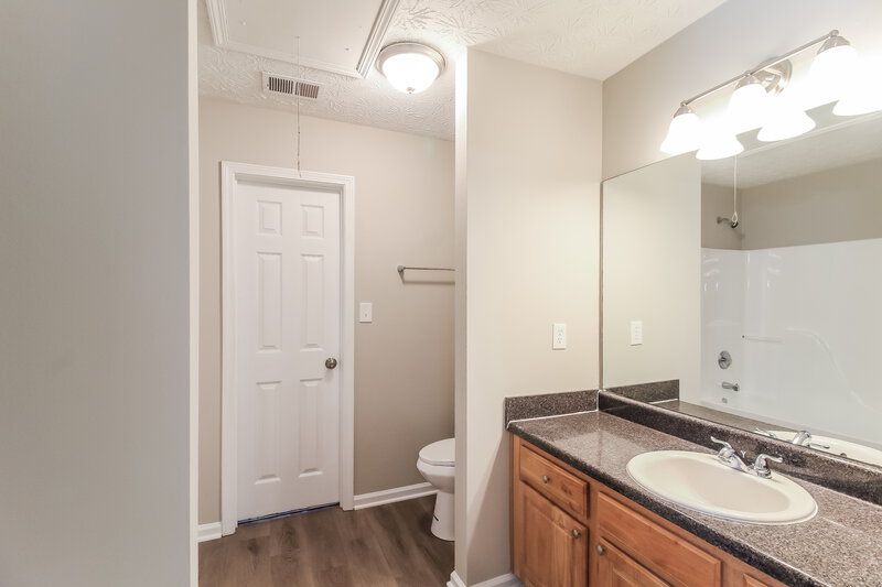 2,330/Mo, 9129 Jefferson Village Dr SW Covington, GA 30014 Main Bathroom View
