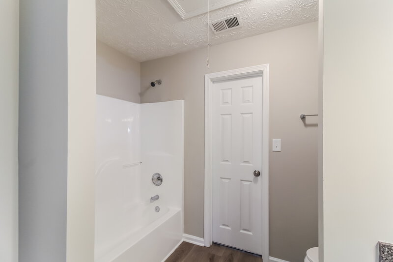 2,330/Mo, 9129 Jefferson Village Dr SW Covington, GA 30014 Main Bathroom View 2