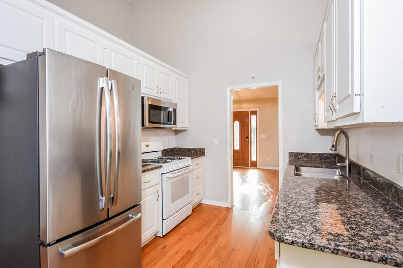 2,430/Mo, 301 Saddle Wood Dr Canton, GA 30114 Kitchen View 2