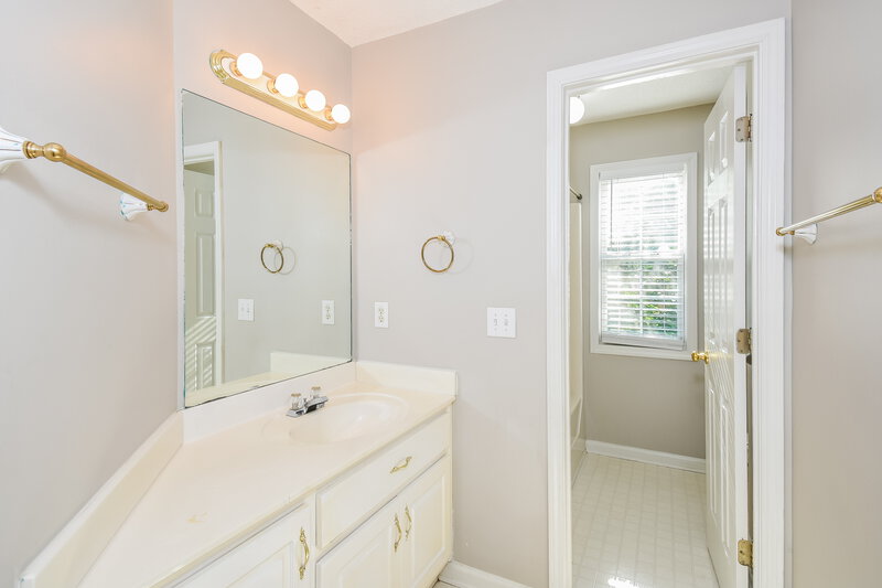 2,430/Mo, 301 Saddle Wood Dr Canton, GA 30114 Bathroom View