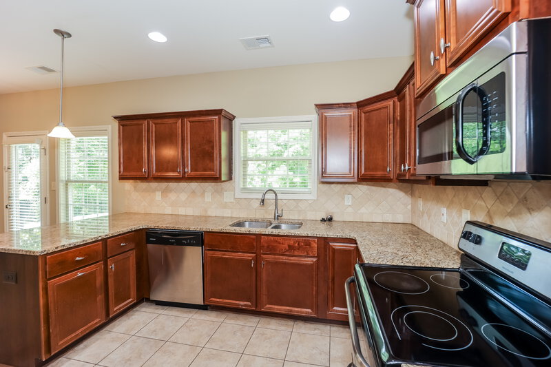 2,355/Mo, 114 Saint Charles Pl Sharpsburg, GA 30277 Kitchen View 2