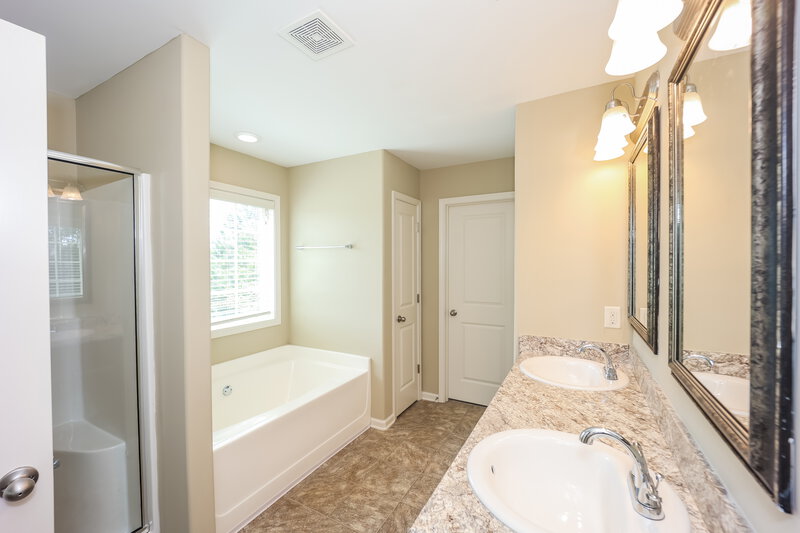 2,355/Mo, 114 Saint Charles Pl Sharpsburg, GA 30277 Main Bathroom View