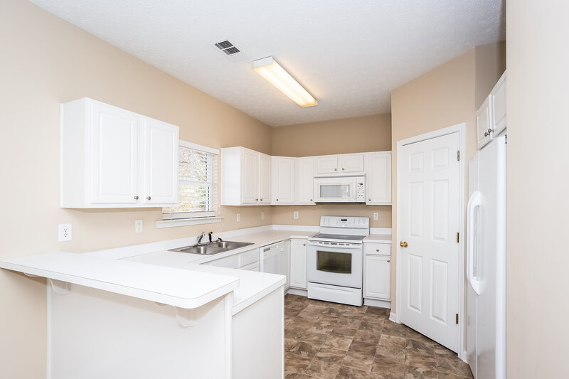 2,275/Mo, 218 Prescott Ct Newnan, GA 30265 Kitchen View