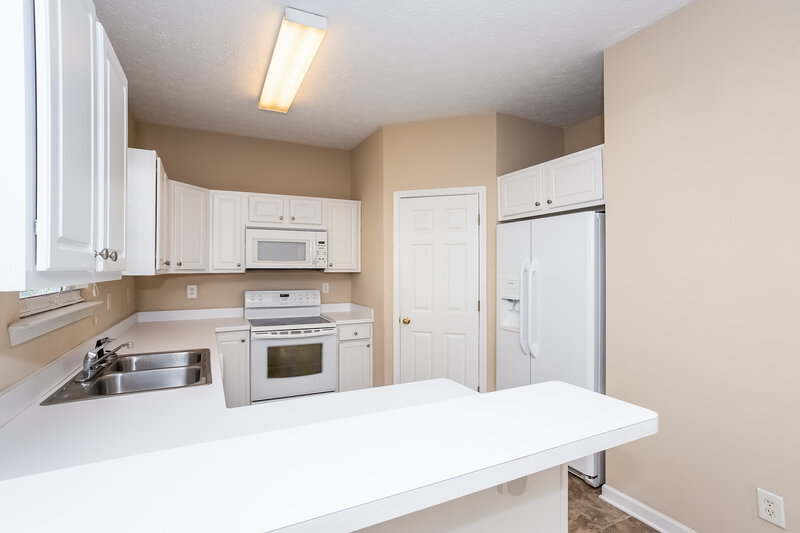 2,275/Mo, 218 Prescott Ct Newnan, GA 30265 Kitchen View 2