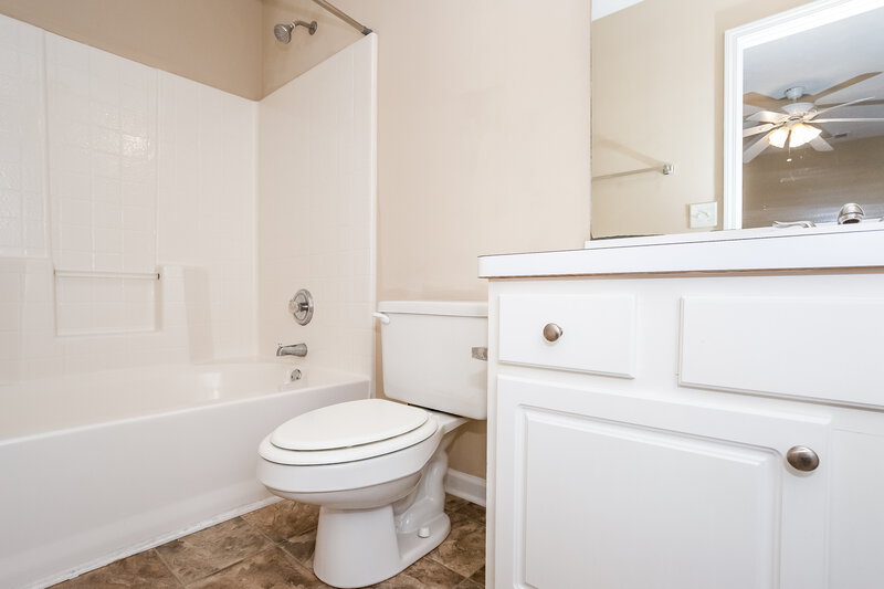 2,275/Mo, 218 Prescott Ct Newnan, GA 30265 Master Bathroom View