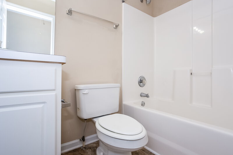 2,275/Mo, 218 Prescott Ct Newnan, GA 30265 Bathroom View