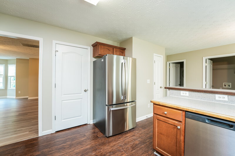 2,020/Mo, 235 Shadowbrooke Cir Loganville, GA 30052 Kitchen View 2