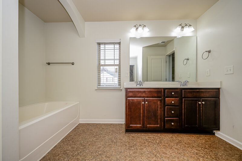 2,195/Mo, 185 Stillwood Dr Newnan, GA 30265 Main Bathroom View 2