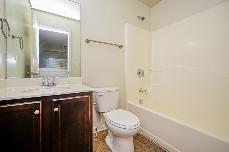 2,195/Mo, 185 Stillwood Dr Newnan, GA 30265 Bathroom View