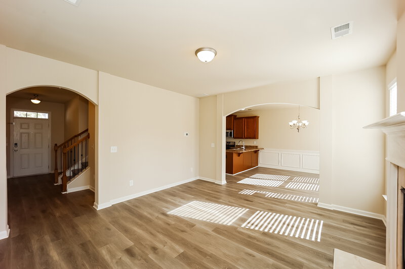 2,010/Mo, 118 Seabreeze Ct Newnan, GA 30265 Living Room View 2